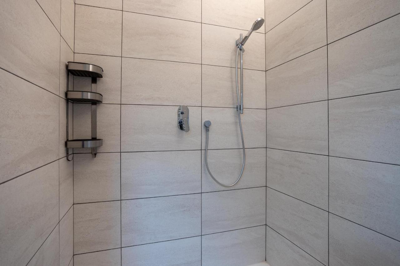 City Centre Apartment - 10 Minutes To Duomo - Free Wifi E Netflix Milan Bagian luar foto
