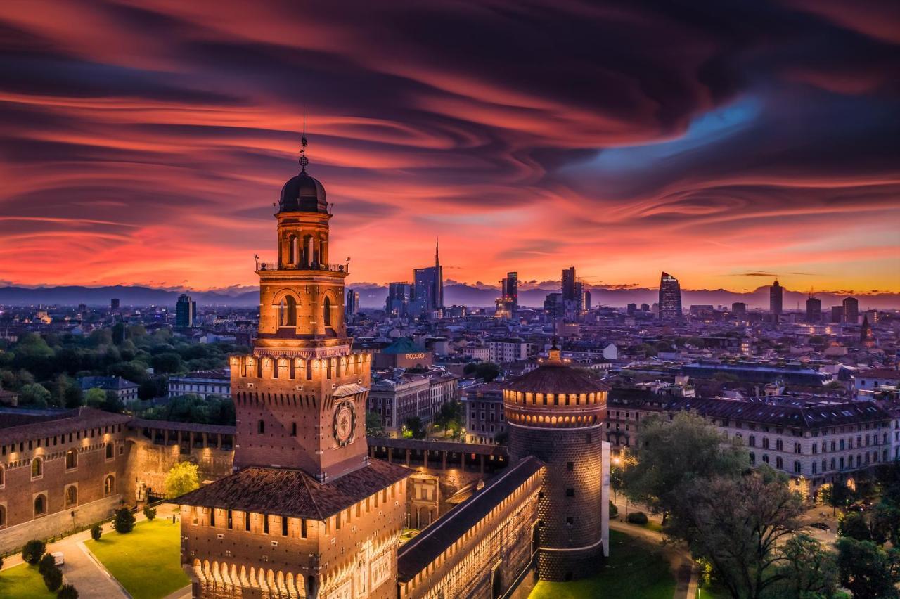 City Centre Apartment - 10 Minutes To Duomo - Free Wifi E Netflix Milan Bagian luar foto