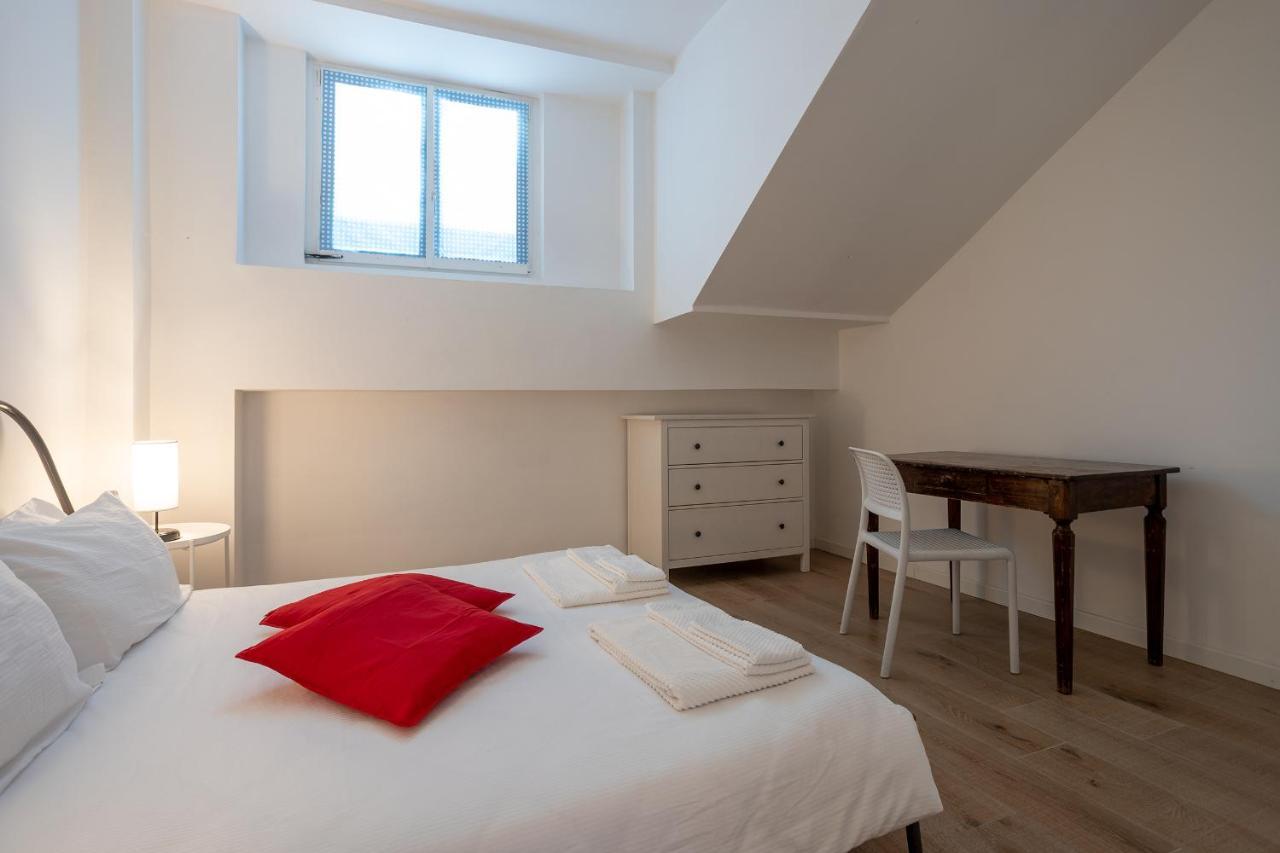 City Centre Apartment - 10 Minutes To Duomo - Free Wifi E Netflix Milan Bagian luar foto